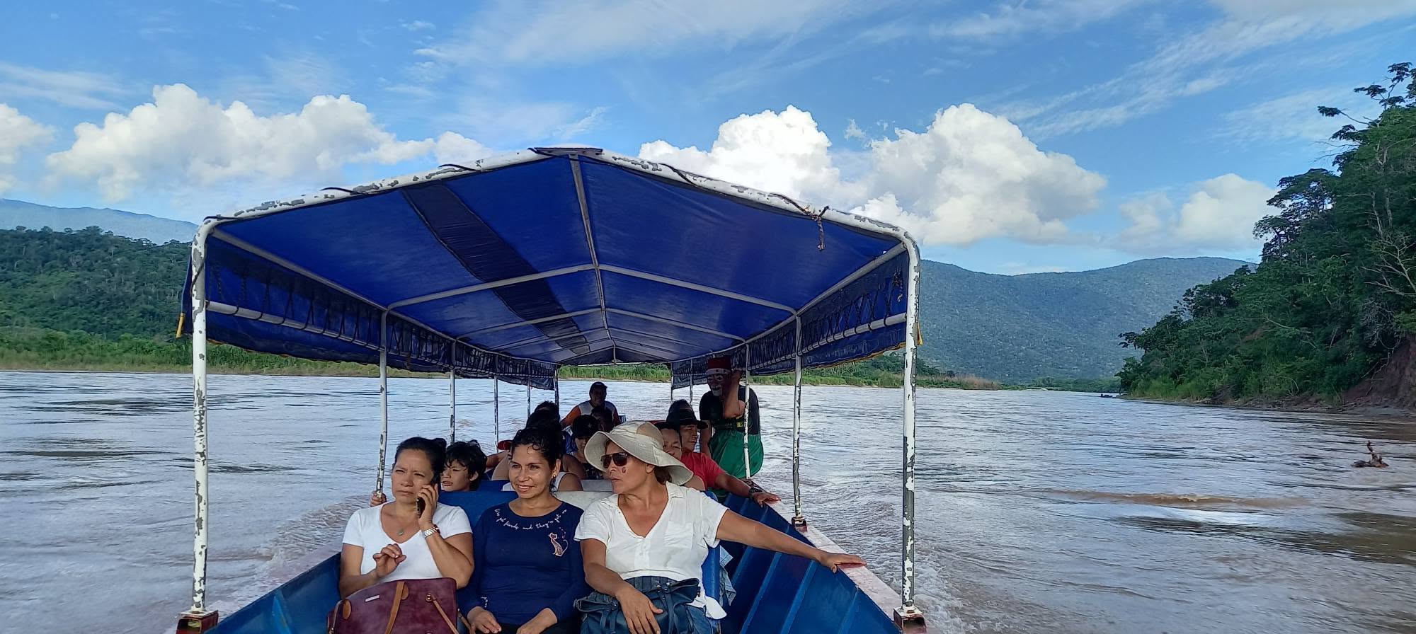 Navegando por el río en Satipo